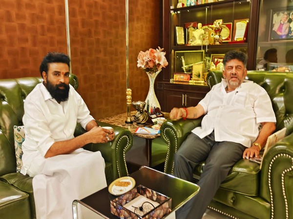 B Sriramulu, an ex-BJP minister with Karnataka Deputy Chief Minister (Photo/ANI)