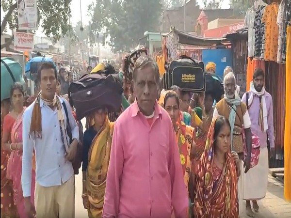 Devotees arrive for Chaudah Kosi Parikrama in Ayodhya (Photo/ANI)