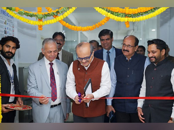 Dr. Chintan Vaishnav, Mission Director, Atal Innovation Mission (AIM), Government of India; inaugurating 
