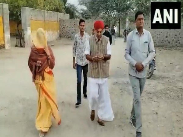 Former Congress MP Manvendra Singh and his wife reach polling booth at Mewa Nagar (Photo/ANI)