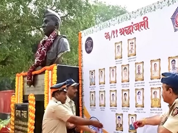Police paying 26/11 heroes homage (Image source: Instagram)