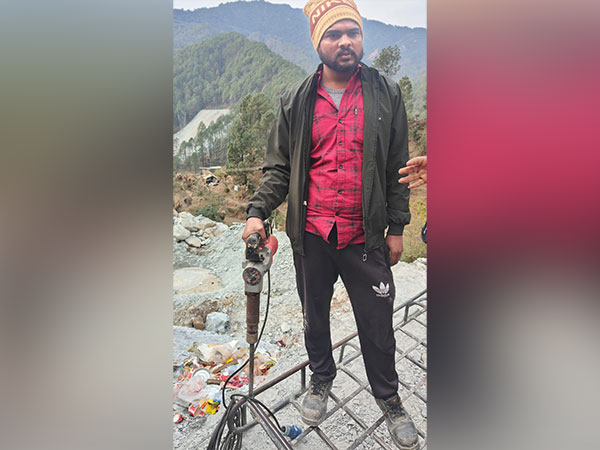 A civilian specialist called in to carry out manual drilling at Silkyara tunnel collapse site (Photo/ANI) 