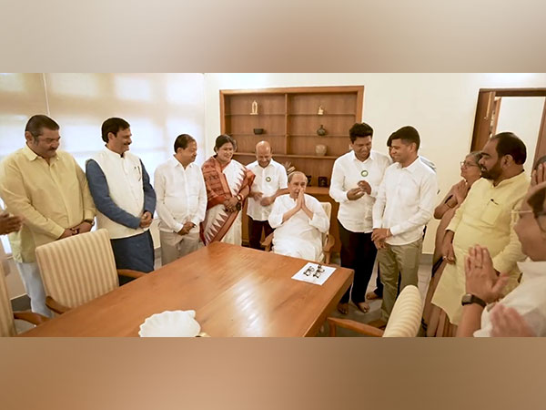 VK Pandian joins BJD in presence of Odisha CM Naveen Patnaik (Photo/ANI)