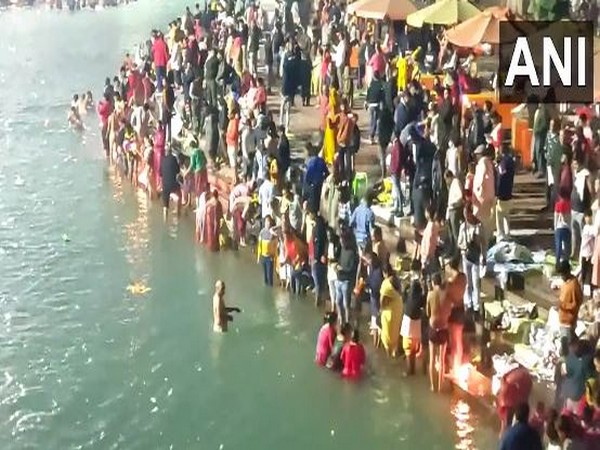 Devotees take dip of faith in river Ganga on Kartik Purnima (Photo/ANI)