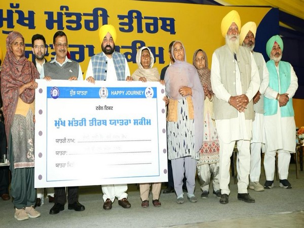 CM Bhagwant Mann with AAP chief Arvind Kejriwal (Photo: Bhagwant Mann: Twitter)