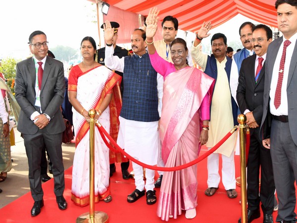 President Murmu graced the Boita Bandana ceremony, at Paradip on Monday (Photo/X/@rashtrapatibhvn)