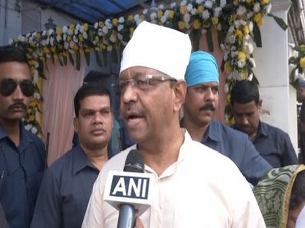 Kolkata Mayor Firhad Hakim after offering prayers at Gurudwara Sant Kutiya (Photo/ANI)