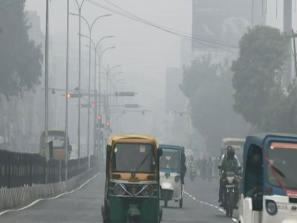 Fog blankets over Lucknow city (Photo/ANI)