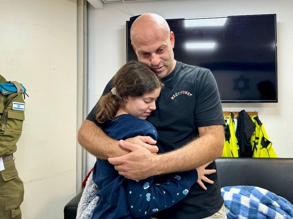 A hostage reunited with her family (Photo/X @IDF)