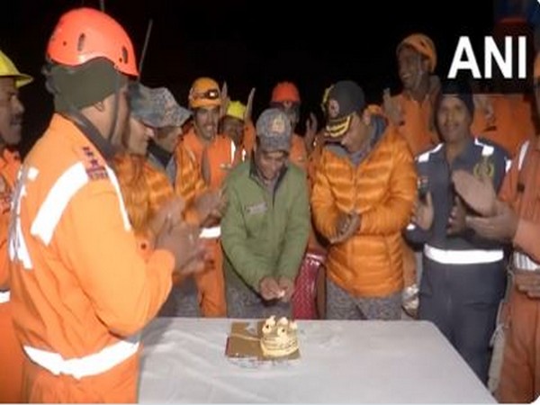 NDRF personnel celebrate Silkyara tunnel rescue (Photo/ANI) 