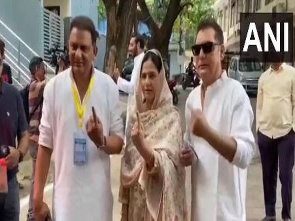 Mohammad Azharuddin casts his vote (Photo/ANI)
