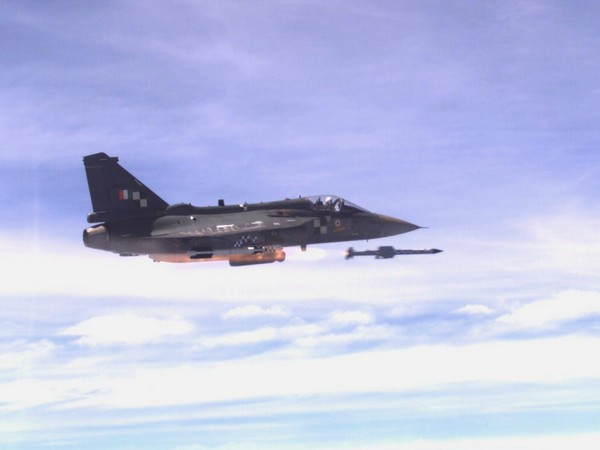 Light combat aircraft Tejas (Photo/PIB)
