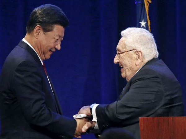 Chinese President Xi Jinping and Former US State Secretary Henry Kissinger. (Photo: Reuters)