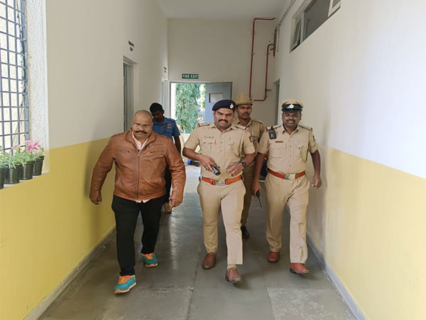 Police teams inspect a school after reports of a Bomb threat (Photo/ANI)