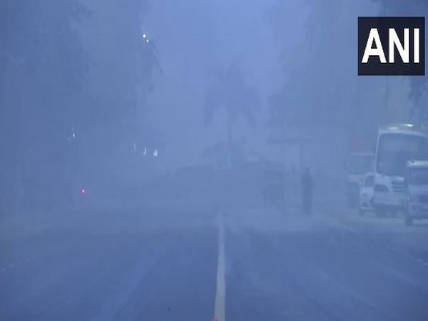 Air quality dips into 'very poor' category in several areas in Delhi on Saturday morning (Photo/ANI)