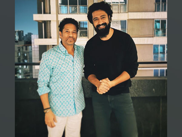 Sachin Tendulkar, Vicky Kaushal (Image source: Instagram)