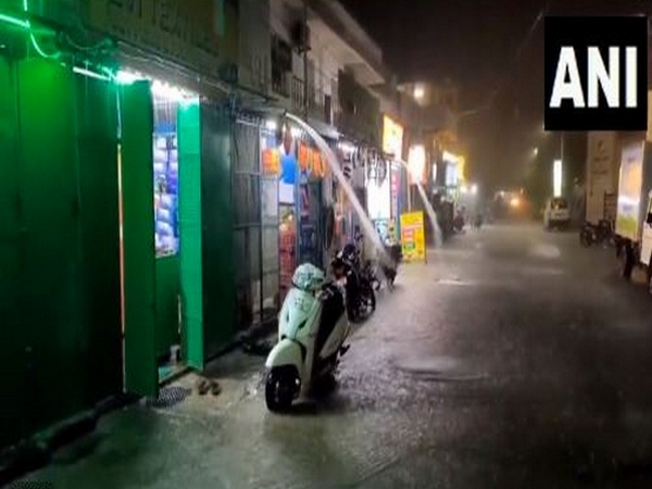 Rain lashes at several parts of Tamil Nadu's Chennai  (Photo/ANI)