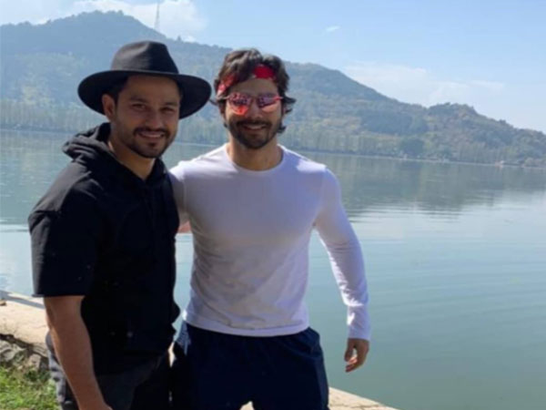 Varun Dhawan and Kunal Kemmu (Image source: X)