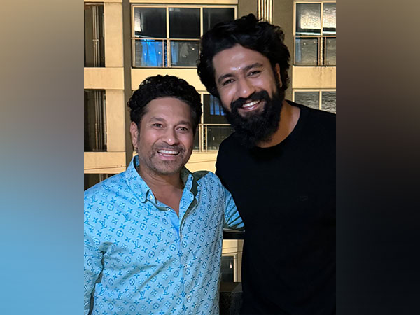 Sachin Tendulkar with Vicky Kaushal (Image Source: Instagram)