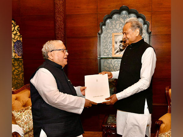 Chief Minister Ashok Gehlot handing over his resignation letter to Rajasthan Governor Kalraj Mishra. (Photo/ANI)