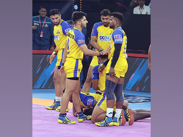 Tamil Thalaivas in action against Dabang Delhi during Pro Kabaddi League (Image: PKL)