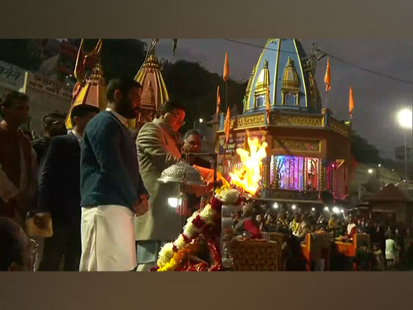 Uttarakhand CM Pushkar Singh Dhami performing Ganga aarti at Har Ki Pauri ghat (Photo/ANI)