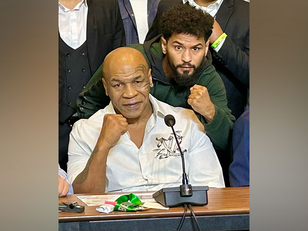 Neeraj Goyat with Mike Tyson. (Photo- WBC)