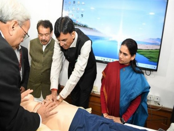 Union Health Minister Dr. Mansukh Mandaviya takes  CPR training (Photo/ANI)