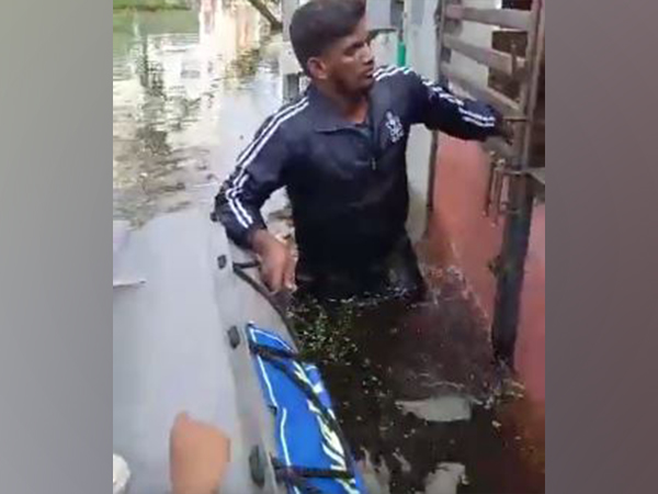 Indian Navy personnel in Chennai rescuing people (Photo/ANI)