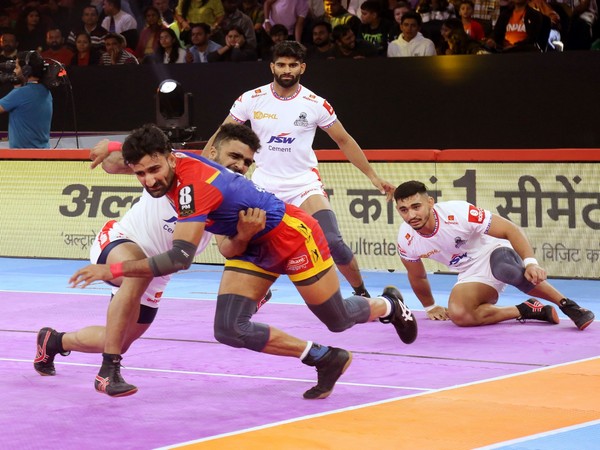 UP Yoddhas and Haryana Steelers players in action (Photo: PKL)