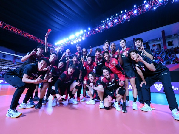 Japan’s Suntory Sunbirds after beating Turkey’s Halkbank Spor Kulubu in Volleyball Club World Championship (Image: Suntory Sunbirds)