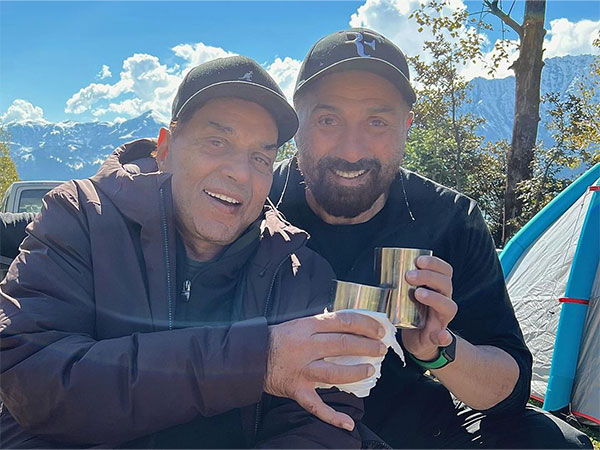 Dharmendra, Sunny Deol (Image Source: Instagram)
