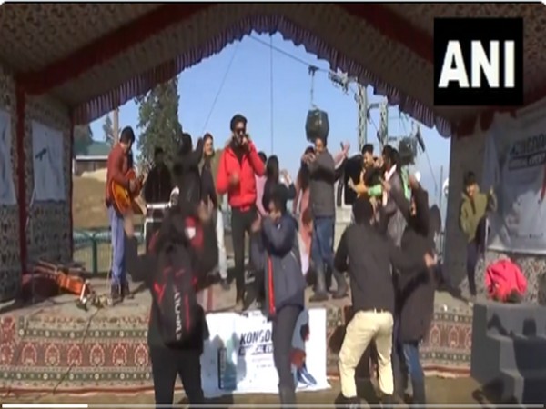 Tourists and visitor at Kongdoori musical event in Gulmarg (Image Source: ANI)