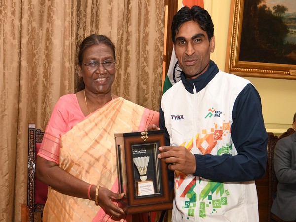 Pramod Bhagat with President Droupadi Murmu (Photo: President of India/ X)