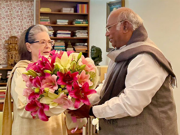 Congress chief Mallikarjun Kharge with Sonia Gandhi (Photo/ANI)