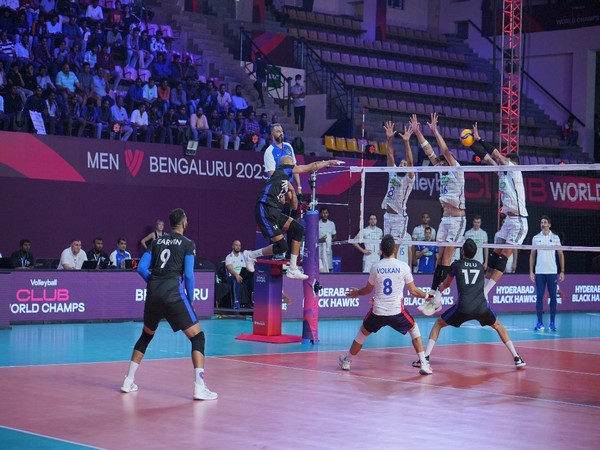 Halkbank Kulubu and Sada Cruzeiro in action during Volleyball Club World Championships (Image: VCWC)
