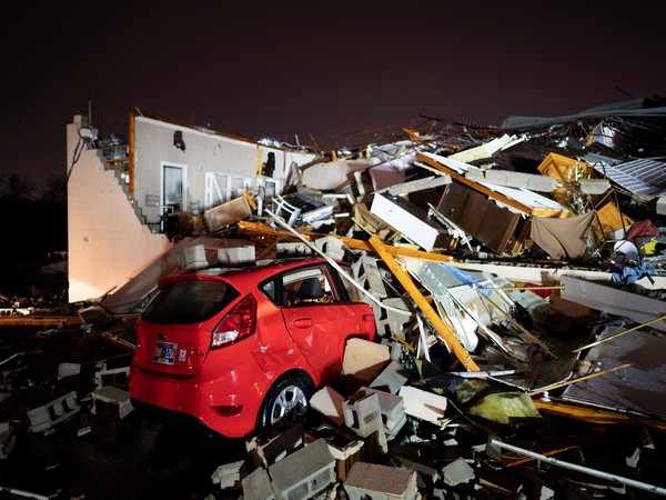 Tennessee tornadoes leave at least 6 dead, tens of thousands without power (Photo Credits: Reuters) 