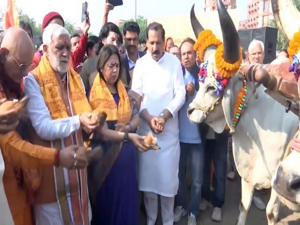 Shri Ram Padyatra from Delhi to Ayodhya flagged off by Union Ministers  Meenakashi Lekhi and Ashwini Choubey. (Photo/ANI)