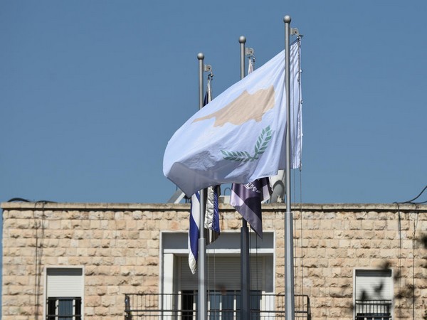 The flags of Israel and Cyprus at Israeli President Isaac Herzog's residence (Photo: TPS)