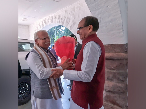 Haryana Chief Minister Manohar Lal Khattar meets Madhya Pradesh CM Shivraj Singh Chouhan  (Photo/Twitter:CM Chouhan)