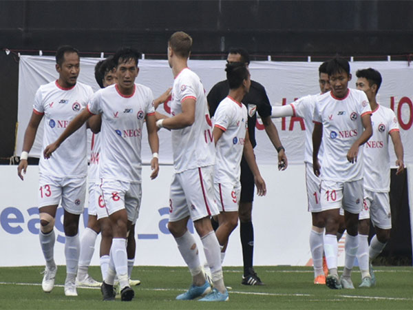 Aizawl FC celebrate after beating Shillong Lajong FC (Image: I-League/ AIFF)