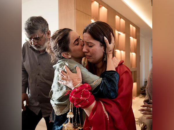Sanya Malhotra with her sister Shagun (Image Source: Instagram)