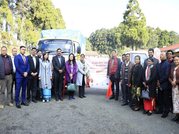 Minister of Agriculture and Farmers' Welfare Dr M. Ampareen Lyngdoh, flags off 20 metric tons of Khasi Mandarin to Dubai. (Photo/Dr Ampareen Lyngdoh X)