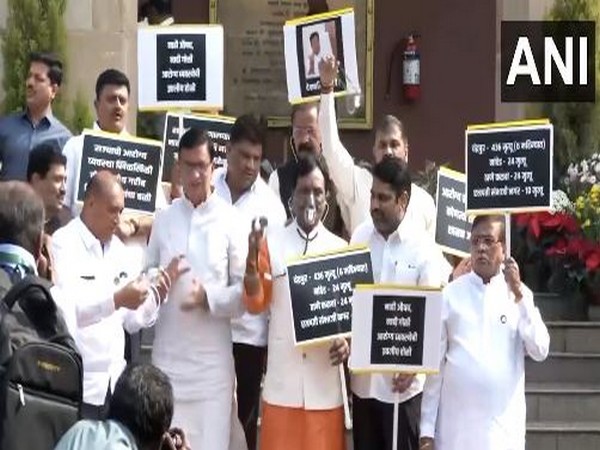 Opposition parties protests against deaths in government hospitals in Maharashtra (Photo/ANI)