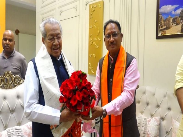 Chhattisgarh CM-designate Vishnu Deo Sai meets Governor Biswabhusan Harichandan. (Photo/ANI)