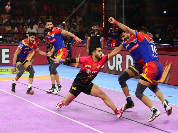 Bengaluru Bulls' Vikash Kandola in action during Pro Kabaddi League season 10 (Image: PKL/Bengaluru Bulls)