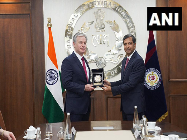 DG NIA Dinkar Gupta (right) presents a memento to Director, FBI Christopher A Wray (Photo/ANI)
