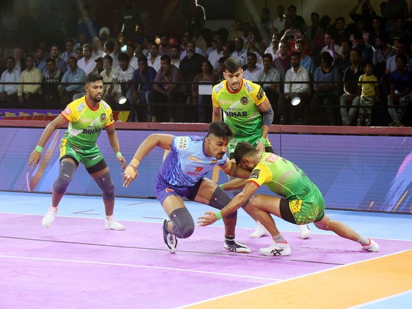Bengal Warriors and Patna Pirates in action during Pro Kabaddi League season 10 (Image: PKL)