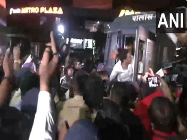  Police detain NCP leader Rohit Pawar in Nagpur (Photo/ANI)