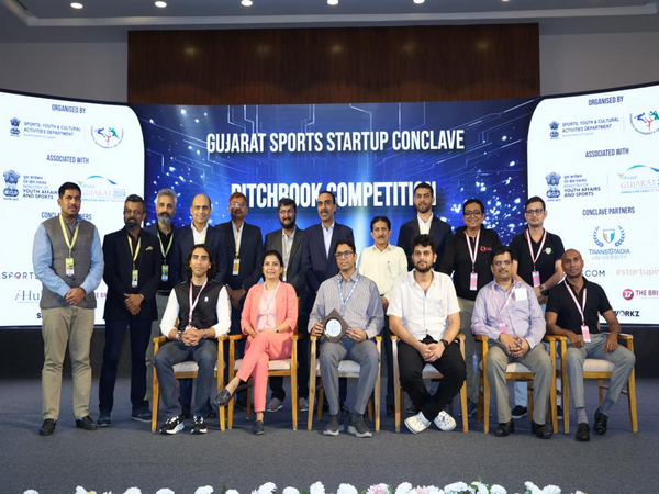 Winners of pitchbook competition along with Judges and SAG dignitaries at Gujarat Sports conclave 2023. (Photo- Sports Authority of Gujarat)